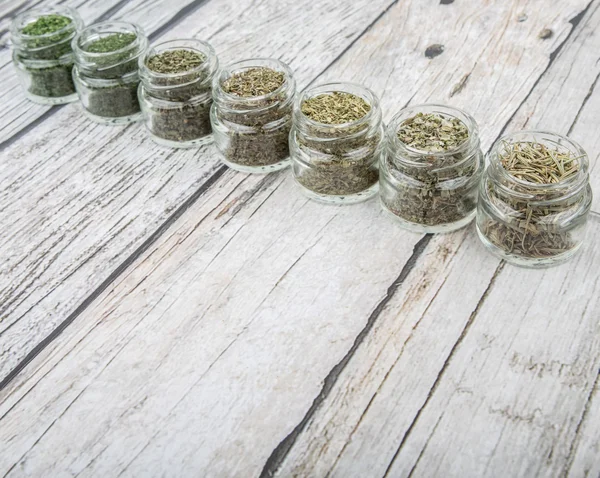 Kuru otlar çeşitli