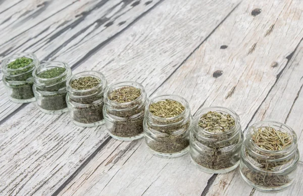 Kuru otlar çeşitli