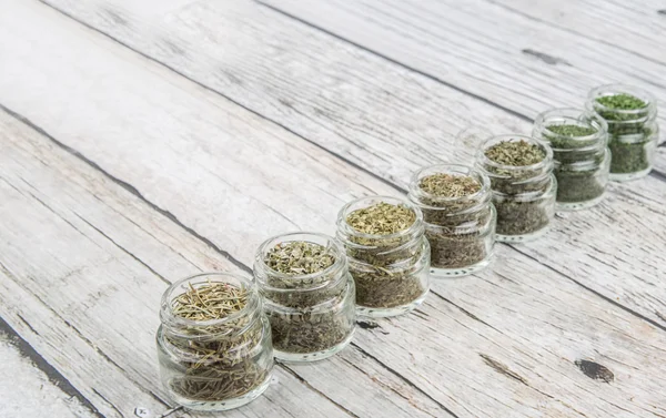 Kuru otlar çeşitli