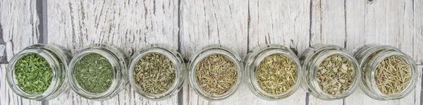 Kuru otlar çeşitli