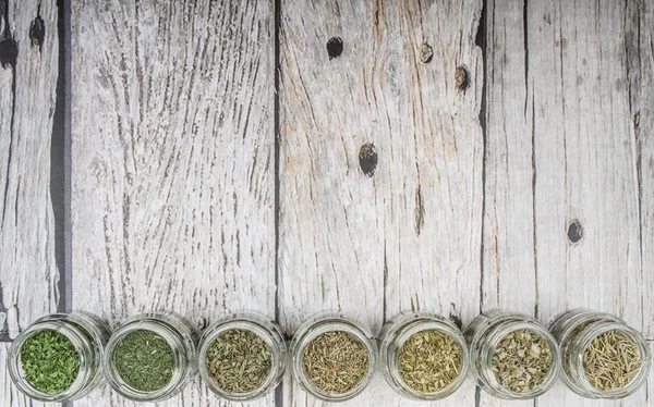 Kuru otlar çeşitli