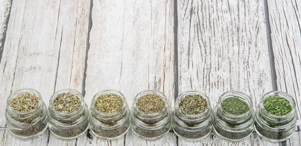 Kuru otlar çeşitli