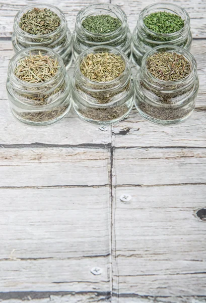 Kuru otlar çeşitli