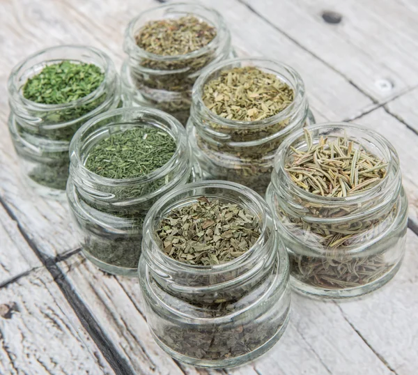 Kuru otlar çeşitli