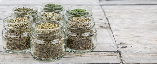 Kuru otlar çeşitli