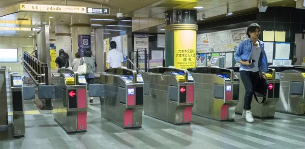 Cercanías en el metro de Tokio — Foto de Stock