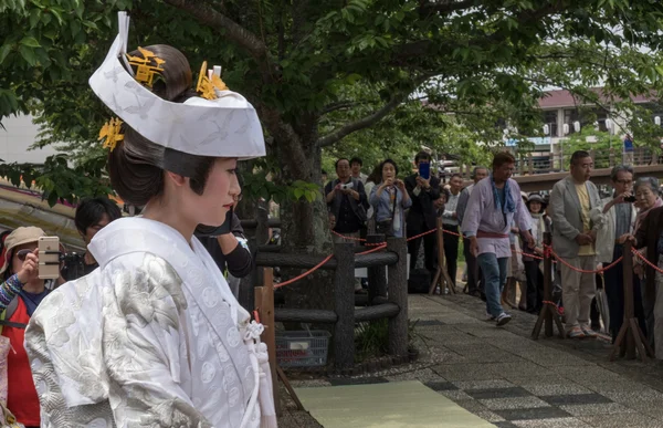 Mariée japonaise en costume traditionnel — Photo