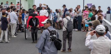 Japon gelin ve damat çekçek geleneksel kostüm