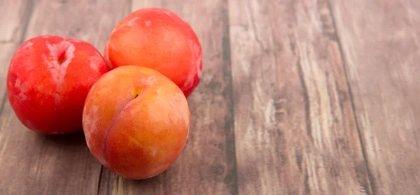 Japanese Red Plums — Stock Photo, Image