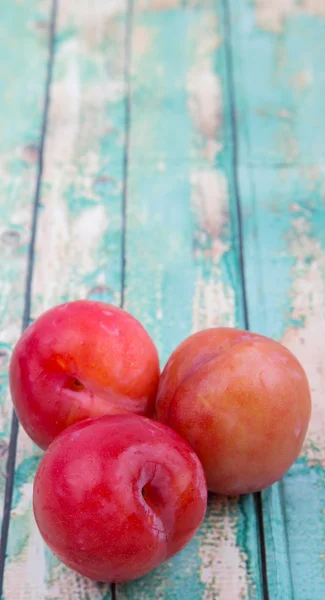 Ciruelas rojas japonesas — Foto de Stock