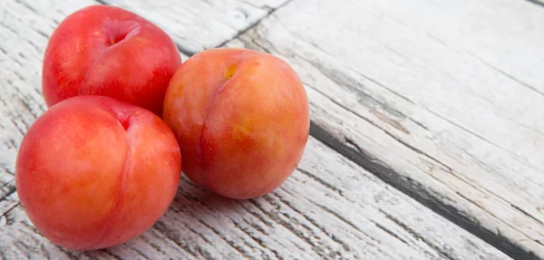 Japanese Red Plums — Stock Photo, Image