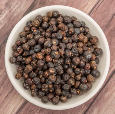 Ardıç meyveleri kurutulmuş