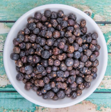 Ardıç meyveleri kurutulmuş