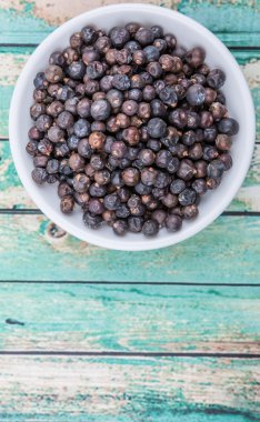 Ardıç meyveleri kurutulmuş