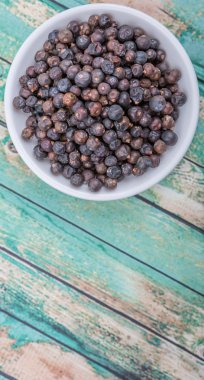 Ardıç meyveleri kurutulmuş