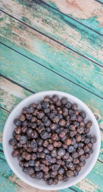 Ardıç meyveleri kurutulmuş