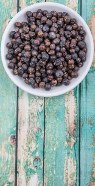 Ardıç meyveleri kurutulmuş