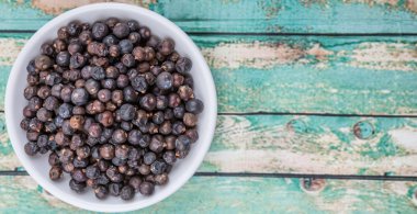 Ardıç meyveleri kurutulmuş