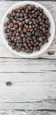 Ardıç meyveleri kurutulmuş