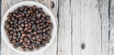 Ardıç meyveleri kurutulmuş