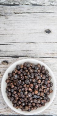 Ardıç meyveleri kurutulmuş