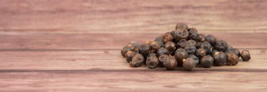 Ardıç meyveleri kurutulmuş