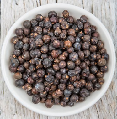 Ardıç meyveleri kurutulmuş