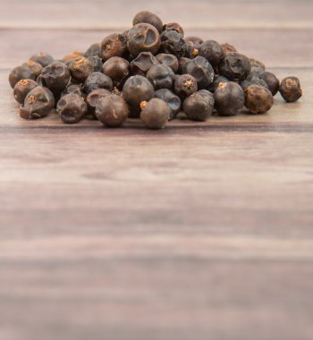 Ardıç meyveleri kurutulmuş