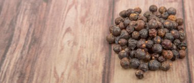 Ardıç meyveleri kurutulmuş