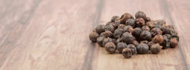 Ardıç meyveleri kurutulmuş