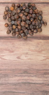 Ardıç meyveleri kurutulmuş