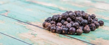 Ardıç meyveleri kurutulmuş