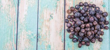 Ardıç meyveleri kurutulmuş