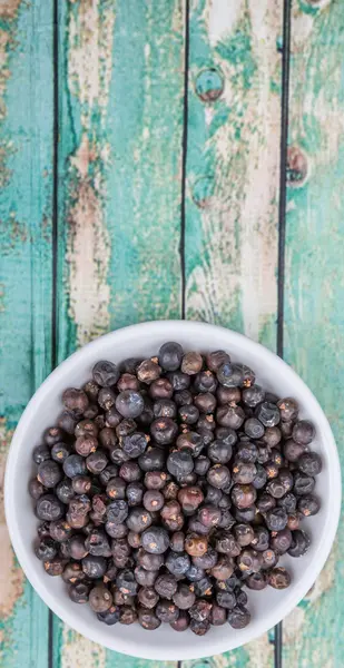 Ardıç meyveleri kurutulmuş