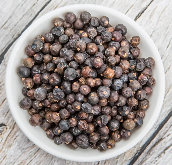 Ardıç meyveleri kurutulmuş