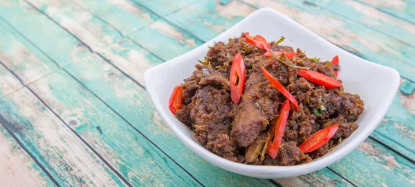 Masakan Malaysia Rendang Tok atau daging sapi rebus kering — Stok Foto