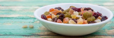 Karışık kuru meyve parçaları 