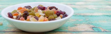 Karışık kuru meyve parçaları 