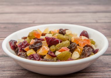 Karışık kuru meyve parçaları 
