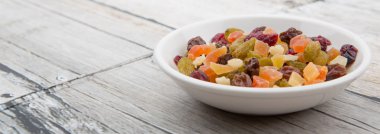 Karışık kuru meyve parçaları 