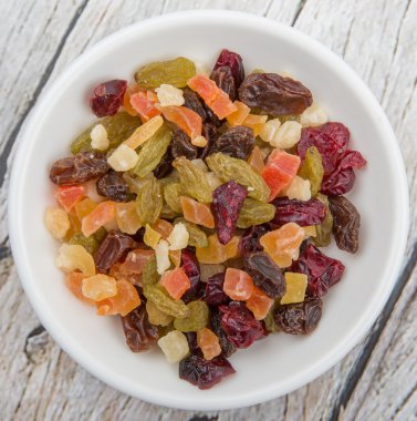 Karışık kuru meyve parçaları 