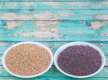 Sarı ve kahverengi hardal tohumu