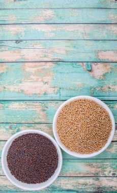 Sarı ve kahverengi hardal tohumu