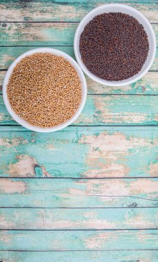 Sarı ve kahverengi hardal tohumu