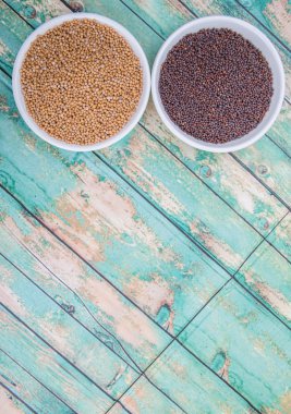 Sarı ve kahverengi hardal tohumu