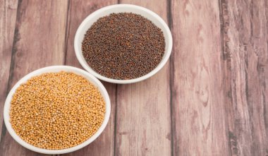 Sarı ve kahverengi hardal tohumu