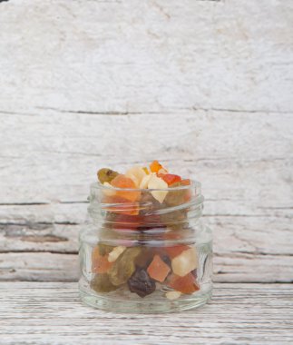 Karışık kuru meyve parçaları