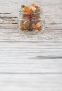 Karışık kuru meyve parçaları