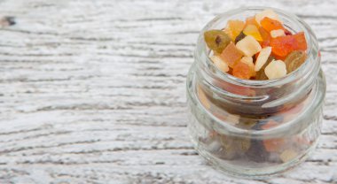 Karışık kuru meyve parçaları