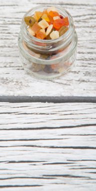 Karışık kuru meyve parçaları